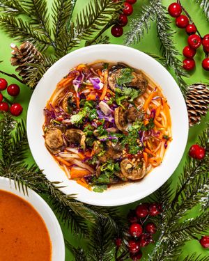 SPIICY LEMONGRASS:
Rice Noodles, Spicy Lemongrass (Vegetable) Broth, Cabbage, Carrots, Cilantro, Mushrooms, Tomatoes at freshii - Mahogany  in Calgary