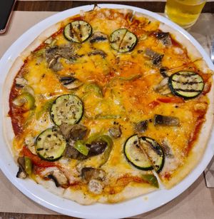 Pizza with vegan cheese 🤩 at Messié Pizza in Barcelona