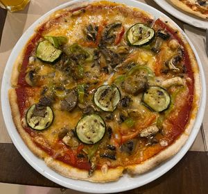 Vegetale pizza with vegan cheese  at Messié Pizza in Barcelona