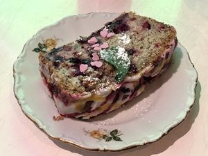 Johannisbeer-Zitrone-Mohn (vegan)  at Gartensalon in Munich