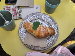 A vegan croissant at Gartensalon in Munich