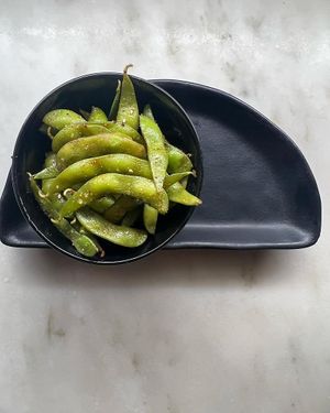 SPICY EDAMAME
Edamame “feijões de soja” branqueados e salteados com sishimi tougarashi, e oleo de sesamo at Koppu Ramen Izakaya in Lisbon