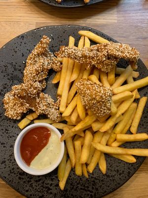 box boczniaki i frytki:) at Chwast Prast in Torun