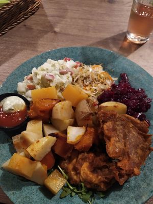 Fried yellow hub with vegetables at Chwast Prast in Torun