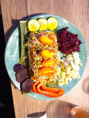 Tempeh po tajsku. at Chwast Prast in Torun