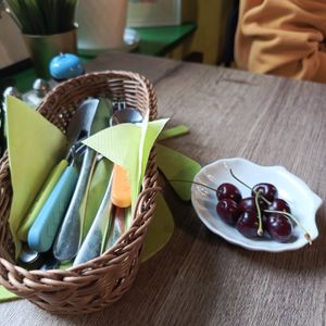 Wisienki podane przed jedzeniem at Chwast Prast in Torun