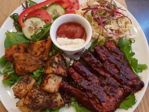 Żeberka z Tempehu w sosie barbecue  at Chwast Prast in Torun