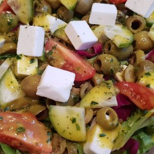Sałatka grecka z Wegańską Fetą at Chwast Prast in Torun