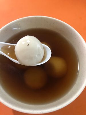 Glutinous rice ball at House of Desserts 驰名甜品之家 - AMK in Northeast Singapore