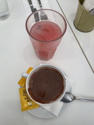 Hot chocolate and strawberry lemonade.  at Maria Limão in Lisbon