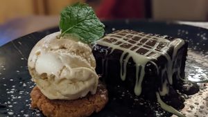 Vegan brownie at La Caverna in Dublin