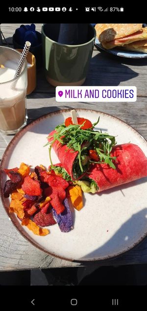 Vegan wrap with tahini sauce at Milk and Cookies in Venlo