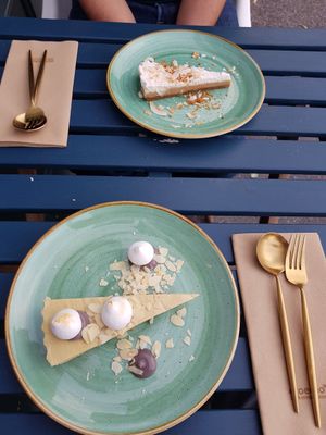 Dulche de leche cheesecake and key lime cheesecake at Twelve Eatery in Bournemouth