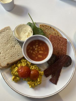 Not very warm breakfast at Naked Bakery in Edinburgh