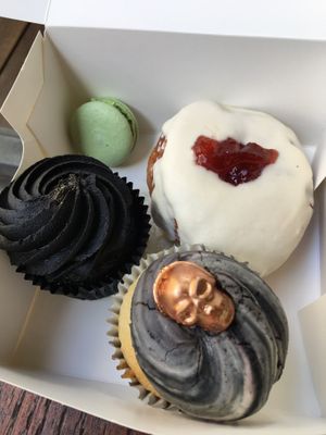 Cakes to go at Naked Bakery in Edinburgh