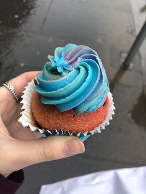 The owner Ross is lovely. 3rd or 4th time visiting and he gave me a free cupcake with my order. Really made my day and made me smile a lot. Thank you so much Naked Bakery 💜 at Naked Bakery in Edinburgh