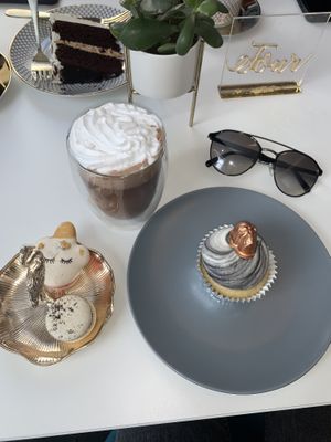 White chocolate cupcake, Macaroons and a hot chocolate (all vegan) at Naked Bakery in Edinburgh