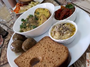 Falafel plate at Mon Resto Sans Gluten in Paris