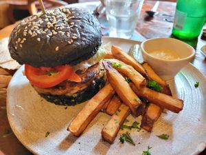 Burger très bon, un plaisir at Kafe in Ubud