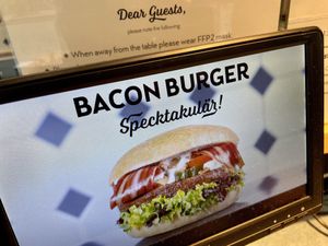 'bacon' burger at Swing Kitchen - Rosenthalerstraße in Berlin