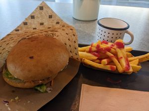 Cheeseburger Meal at Swing Kitchen - Rosenthalerstraße in Berlin