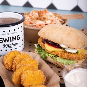 Cole Slaw, Pink Edgy, Golden Nuggets at Swing Kitchen - Rosenthalerstraße in Berlin