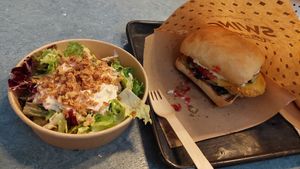 Pink edgy burger with side of coleslaw at Swing Kitchen - Rosenthalerstraße in Berlin