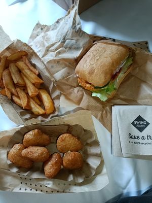 Combo meal €13.40, chilli cheese bites €4.90 at Swing Kitchen - Rosenthalerstraße in Berlin