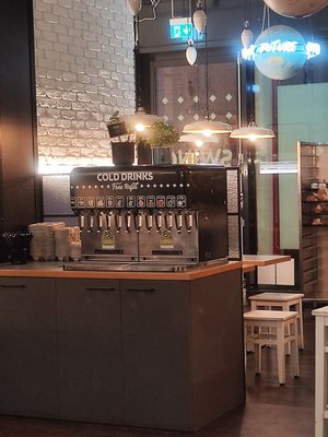 Refill drinks at Swing Kitchen - Rosenthalerstraße in Berlin