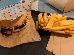Cheese burger menu (13,90€) - 4/5 at Swing Kitchen - Rosenthalerstraße in Berlin