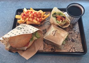 Vienna burger with fries and a kitchen wrap at Swing Kitchen - Rosenthalerstraße in Berlin