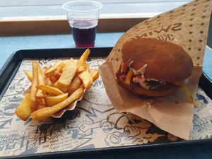 Cheese burger with fries at Swing Kitchen - Rosenthalerstraße in Berlin