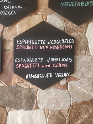 Esparguete com cogumelos vegan at Cantinho da Regina in Sesimbra