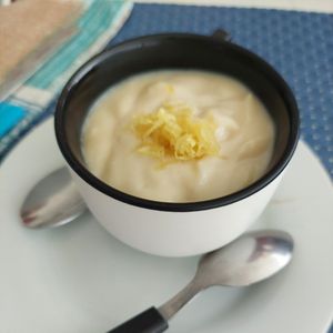 Vegan lemon mousse at Cantinho da Regina in Sesimbra