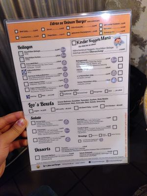 Bestellung durch Ankreuzen :) at Leo's Juice and Burger in Luebeck