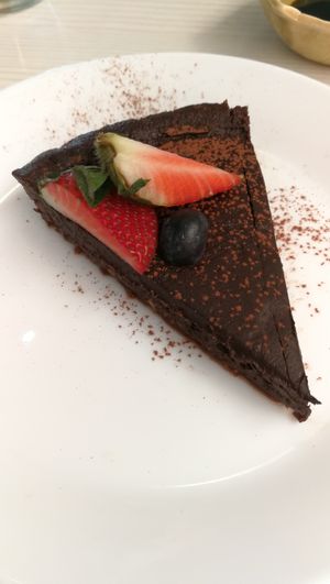 Chocolate Avocado Date Tart - NEW, 100% cocoa, avocado, dates, pecans, oats, coconut oil, cinnamon, vanilla & pink salt. at Fittie Sense in Kuala Lumpur