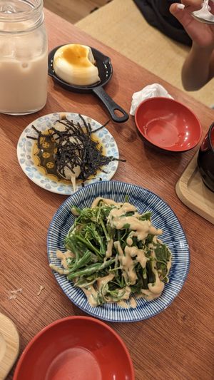 Greens with delicious sesame sauce, brown sugar flan and sesame balls desserts. Splendid! at Hǎo Xiǎng Chī Bīng 好想吃冰 - Datong District in Taipei