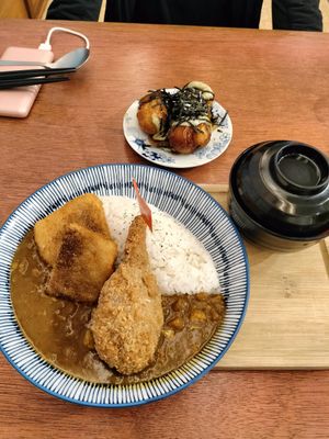 The vegan chicken and takoyaki (totally recommend!!!) at Hǎo Xiǎng Chī Bīng 好想吃冰 - Datong District in Taipei