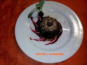 Mousse de Alfarroba e frutos vermelhos.
Carob mousse and red fruits. at Xerem Fusion Cuisine in Albufeira