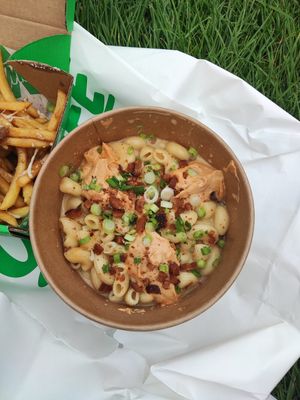 Bacon Mac and cheese (limited edition) at Oowee Vegan - Baldwin in Bristol