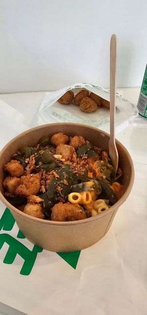 Flaming Mac & chicken bites on top (extra) with chilli cheese bites at Oowee Vegan - Baldwin in Bristol