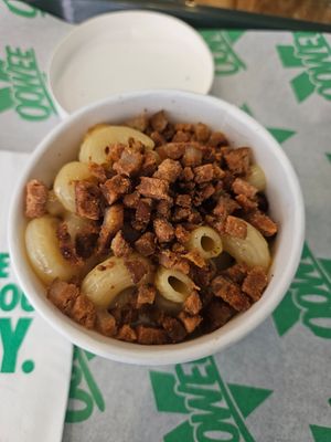 Side mac and cheese at Oowee Vegan - Baldwin in Bristol