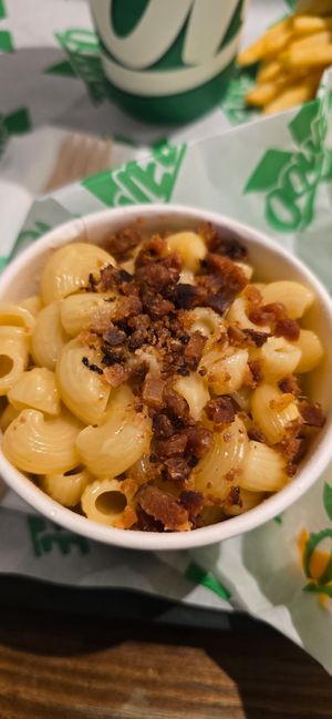 Mac and cheese at Oowee Vegan - Baldwin in Bristol