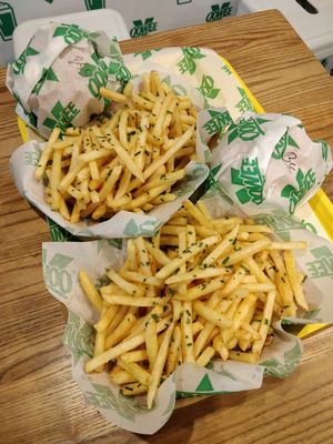 Garlic fries at Oowee Vegan - Baldwin in Bristol