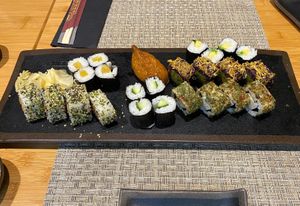 3 vegan inside out sushi, 3 maki sushi at Yooji's Sushi - Bellevue in Zurich