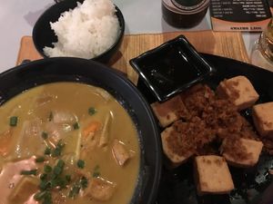 Tofu curry and fried tofu starter 🥳 at Lanterns in Nha Trang