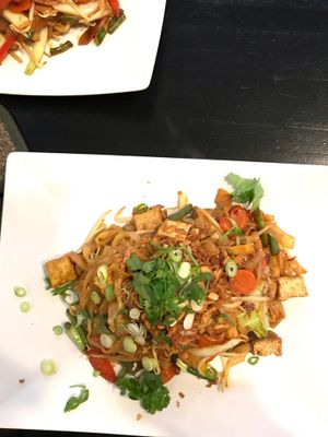 gebratene Reisbandnudeln mit Gemüse und Tofu at An Khang Quan in Dusseldorf