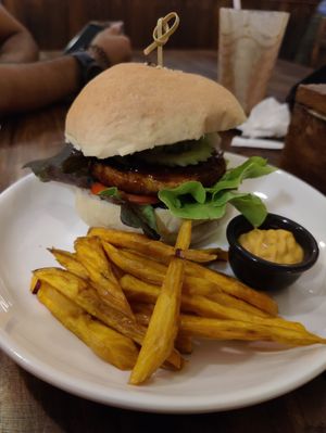 Bbq Tempeh Burger at Ganita Cafe in Pai