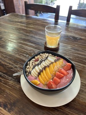 Smoothiebowl + kombucha😄 at Ganita Cafe in Pai