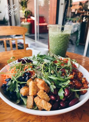 Buddha Bowl & Green Smoothies at Ganita Cafe in Pai